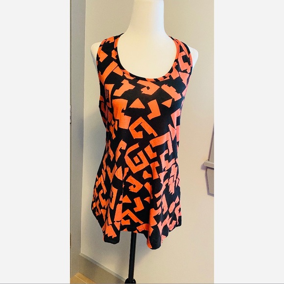 Maternity tank with geometric pattern size large - Picture 1 of 7